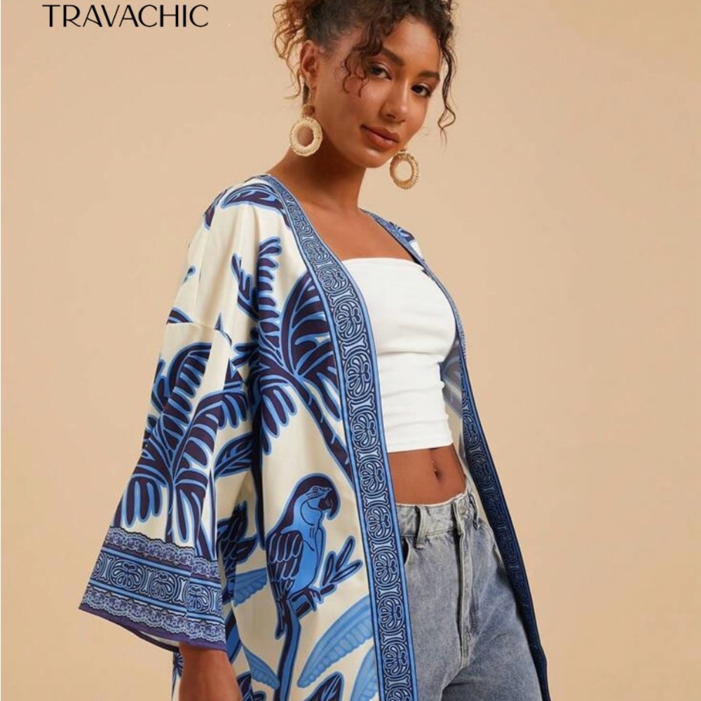 Travachic Blue and White Kimono - Picture 2 of 6